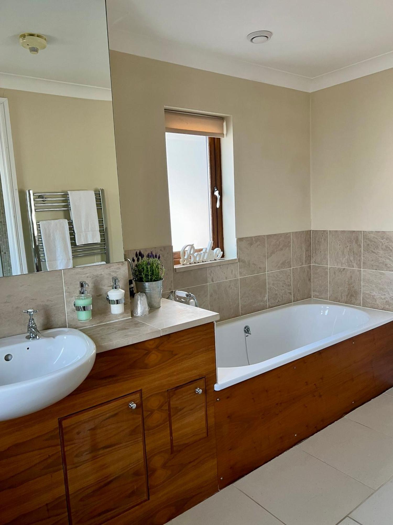 Roseberry House Bed & Breakfast นิวแคสเซิลเอมลิน ภายนอก รูปภาพ